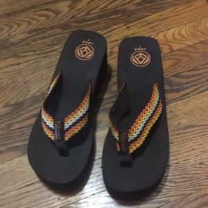 NWOB size 9 reef flip flops